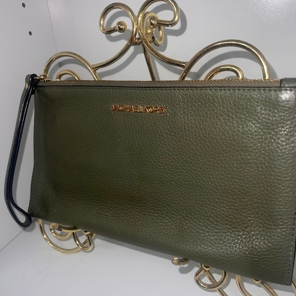 Michael Kors Clutch - Picture 5 of 8